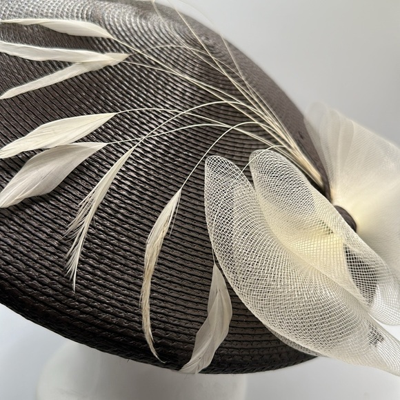 Stunning brown straw hat with cream bow and feather stems - Picture 3 of 6